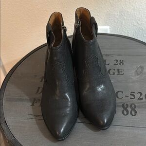 Frye Ladies black leather bootie